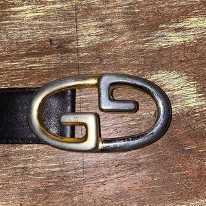 Gucci black leather belt. Size 44